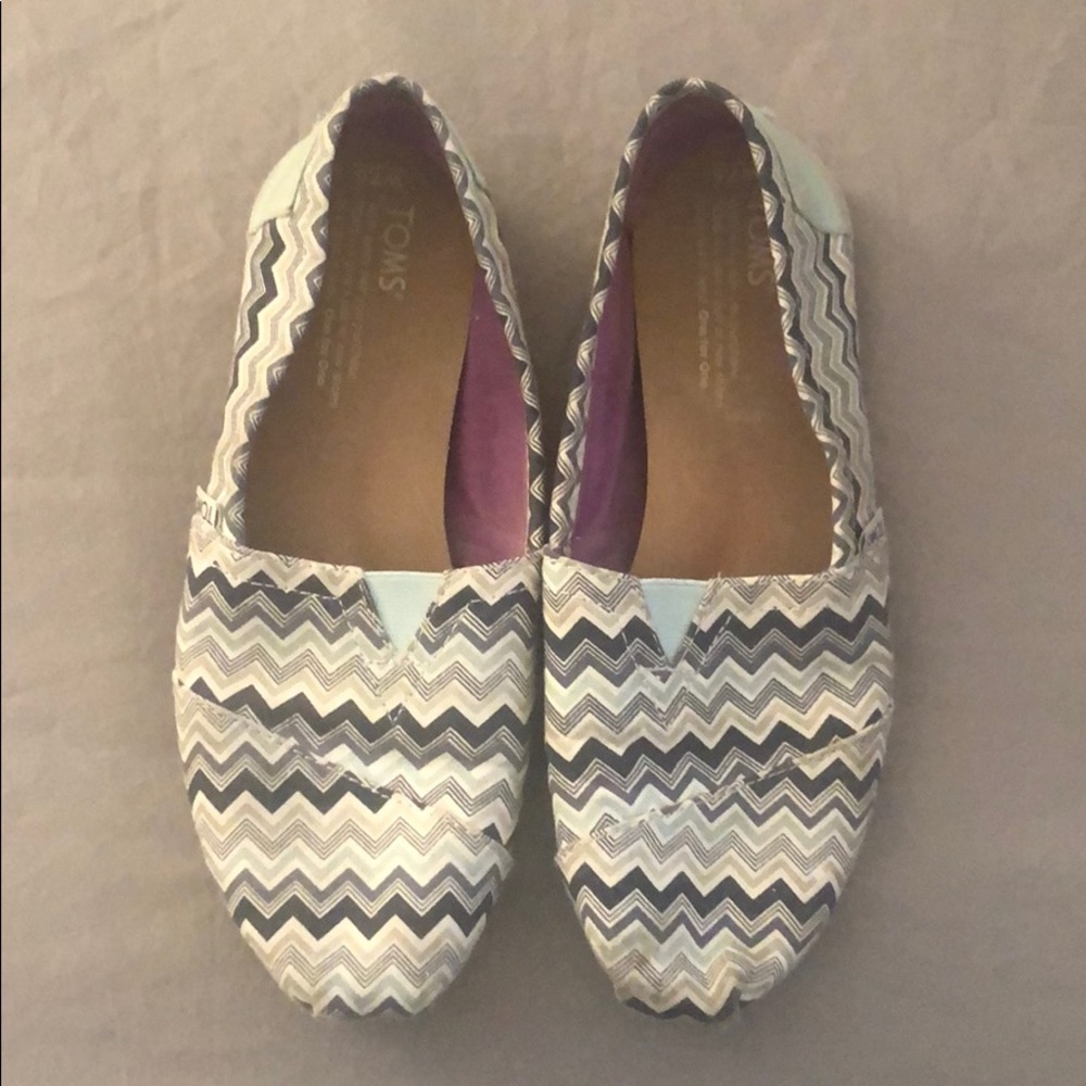 TOMS Slip-on Shoes: Size 7.5